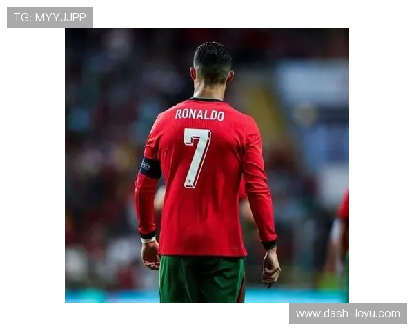 足球场上的另类风采：难看球星头像背后的真实故事与精彩瞬间