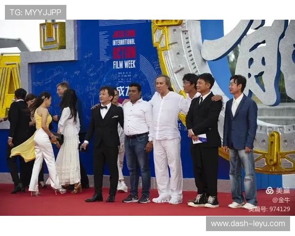 足球明星闪耀红毯瞬间 谁是那个引领潮流的焦点人物